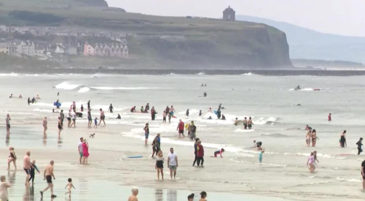 Enfield Street House Behind Portstewart Promenade With Partial Sea View From Front 3 Bed Sleeps 7 Villa Exterior photo
